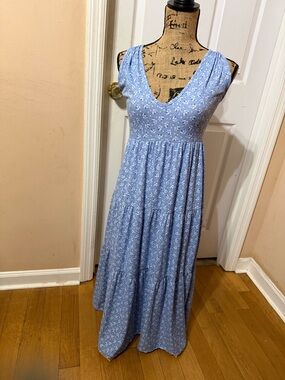 Sleeveless Blue Floral V-Neck Tiered Maxi Dress